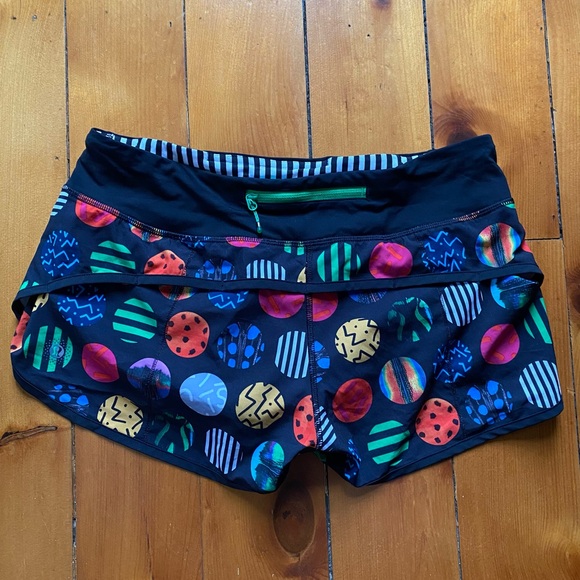Lululemon seawheeze Shorts - Picture 2 of 3